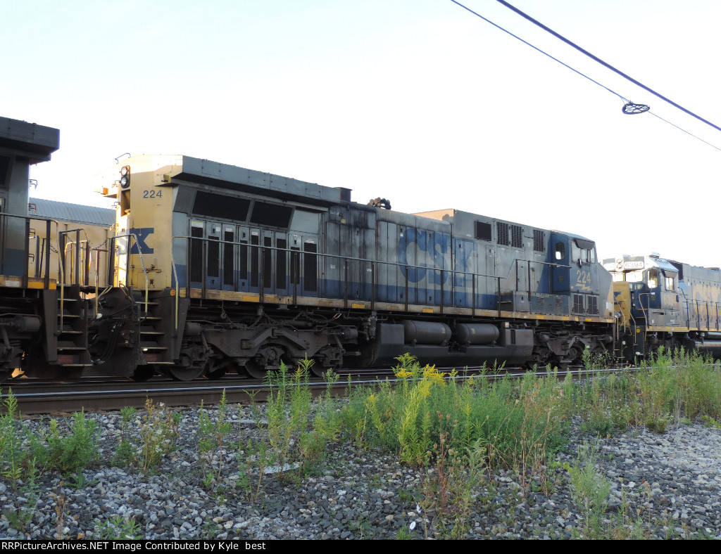 CSX 224 on M367